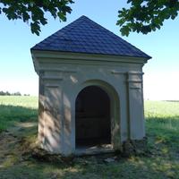 kaple u zaniklé vsi Lhota